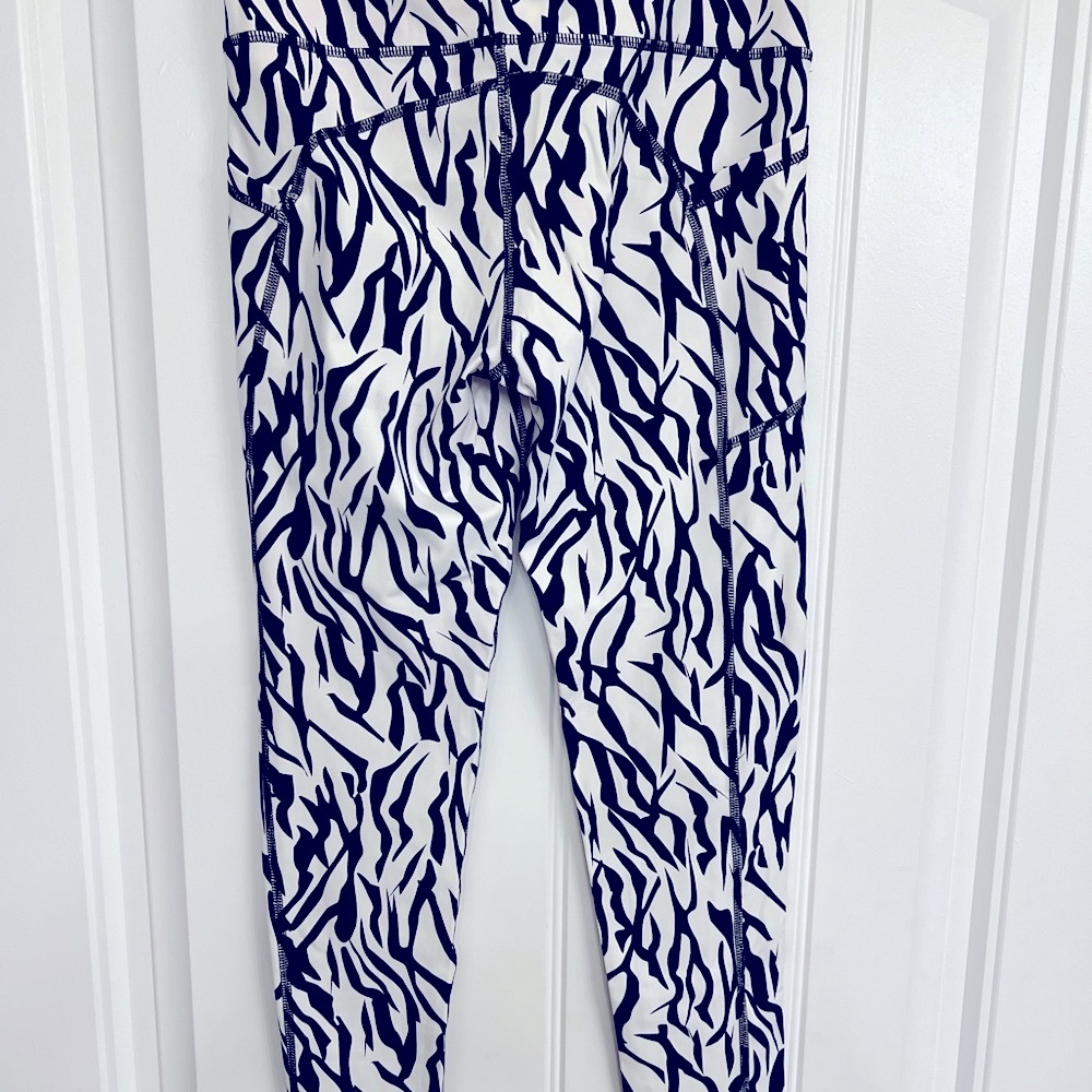 ZYIA Safari Pocket Brilliant 7/8 Leggings Zebra Print. - Picture 3 of 4